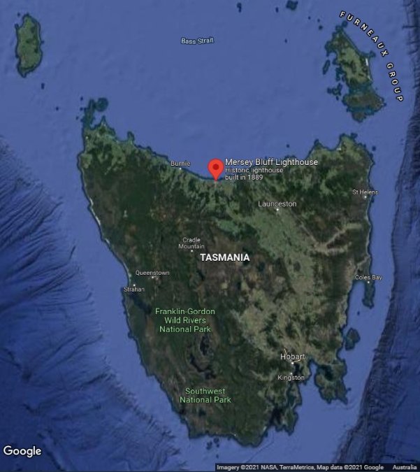 Map showing satellite image of Tasmania. A red marker located on the north coast highlights the position of Mersey Bluff Lighthouse.