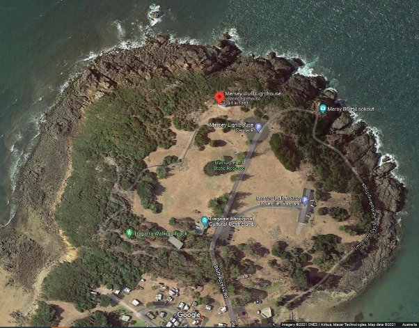 Map showing satellite image of Mersey Bluff. A red marker located near the cliff edge highlights the position of Mersey Bluff Lighthouse within the landscape.