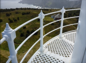 Photograph showing curved lattice balcony with balustrades fitted to outer edge of floor. 