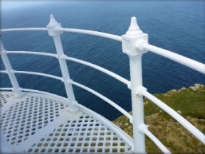 Photograph showing curved lattice balcony with balustrades fitted to outer edge of floor. 